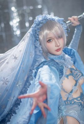 อาเบายังเป็นกระต่ายสาวไอซ์และสโนว์ 2B อีกด้วย