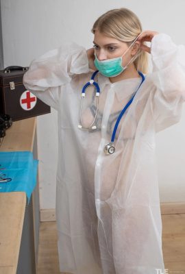ห้องเซ็กซ์บำบัด! นางแบบเปลือยภาพถ่ายชาวเบลารุส Pauline Taylor ขอความช่วยเหลือจากแพทย์หญิงอีโรติกเพื่อช่วยร่างกายที่เย็นชาของเธอ (20 ภาพถ่าย)