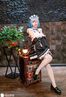 กระต่ายภาพยนตร์ Rem COS (40 ภาพ)
