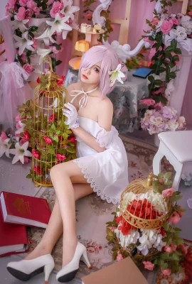 ชุดสีขาว Eel Feier Mashu (12 ภาพ)