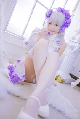 ดอกไม้ปลายดาวและชุดกี่เพ้าสีขาว