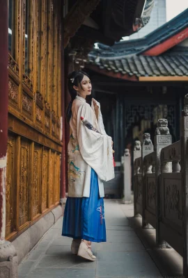 มุมมองภายนอกของวัด Daci ใน Ruyue Grey Hanfu