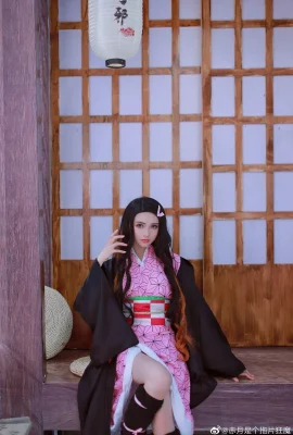 Demon Slayer: Kimetsu no Yaiba Kamado Nezuko @Red Moon Is a Movie Maniac (2020 Moon Evil Summer Code) (9 ภาพ)