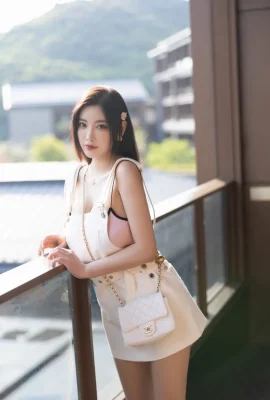 สาวชนชั้นกลางถ่ายรูปเซลฟี่ที่บ้านในช่วงวันหยุด (10 ภาพ)