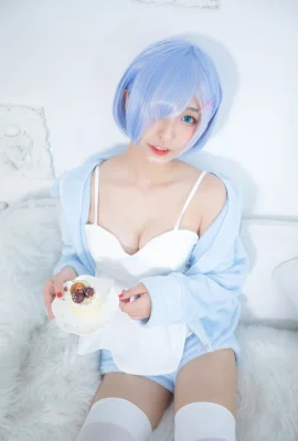 สาวผิวขาวน่ารักจาก “RE0-Rem” โดย Mafuyu Kamikazaka อดไม่ได้ที่จะลองดูอีกครั้ง (59 ภาพ)