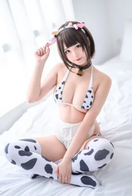 蜜汁猫裘(Mizhimao) 牛ビキニ Cosplay_Cow_Girl_Bikini (10 photos)