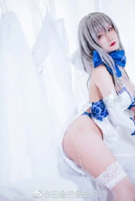 碧蓝航线路易九世cos华服的圣骑士 cn巴鲁巴鲁BaRu (14 photos)