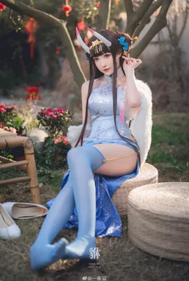 碧蓝航线能代cos 貅春节旗袍冬雪沁香 cn南宫 (10 photos)