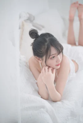 Zhou Ji เป็นกระต่ายน่ารัก – ชุดนอนสีขาว (20 ภาพ)