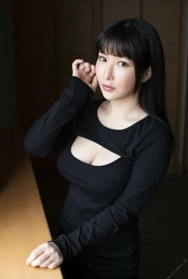 Rina Amemiya “อาจารย์และแม่บ้านฉบับต้อนรับ” (54 ภาพถ่าย)