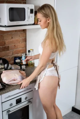 Clara – Sexy Chef (113 Photos)