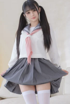 ผ้าไหมสีขาวหางม้าคู่