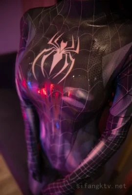 Xie Xiaoan (หนุ่ม) – ซื้อ Spider-Man เป็นการส่วนตัวภายใน