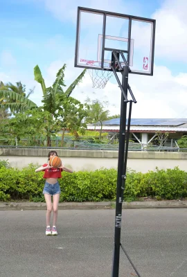 (อารินะ ฮาชิโมโตะ) หญิงสาวสวยขายาวสวมเสื้อผ้าเปลือยจอสีสันสดใส (32 ภาพถ่าย)