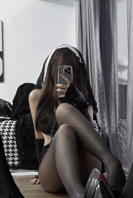 The Ghost Girl Ah Xun Kaori Masturbation Nun ธีมเซ็กซี่สีดำแม่ชีเซ็กซี่กับผ้าไหมสีดำบาง ๆ แสดงขาที่สวยงามดึงดูดรูปถ่าย 69p