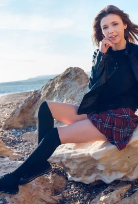 Mila Azul – A Day by the Sea (ภาพถ่าย 116 รูป)