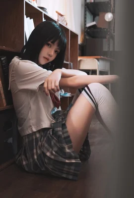 PEACH MEOW – ห้องเรียน Dead Water (48 รูป)