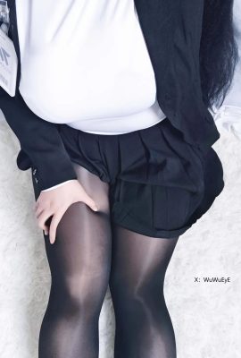 Sobbing Toyokawa Wooko – Tsukatsuki Rio 1 (Blue Archive)